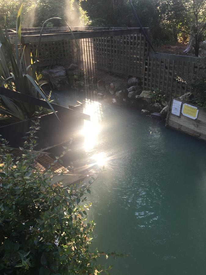 Golden Springs Motel, Holiday Park Rotorua Exterior photo